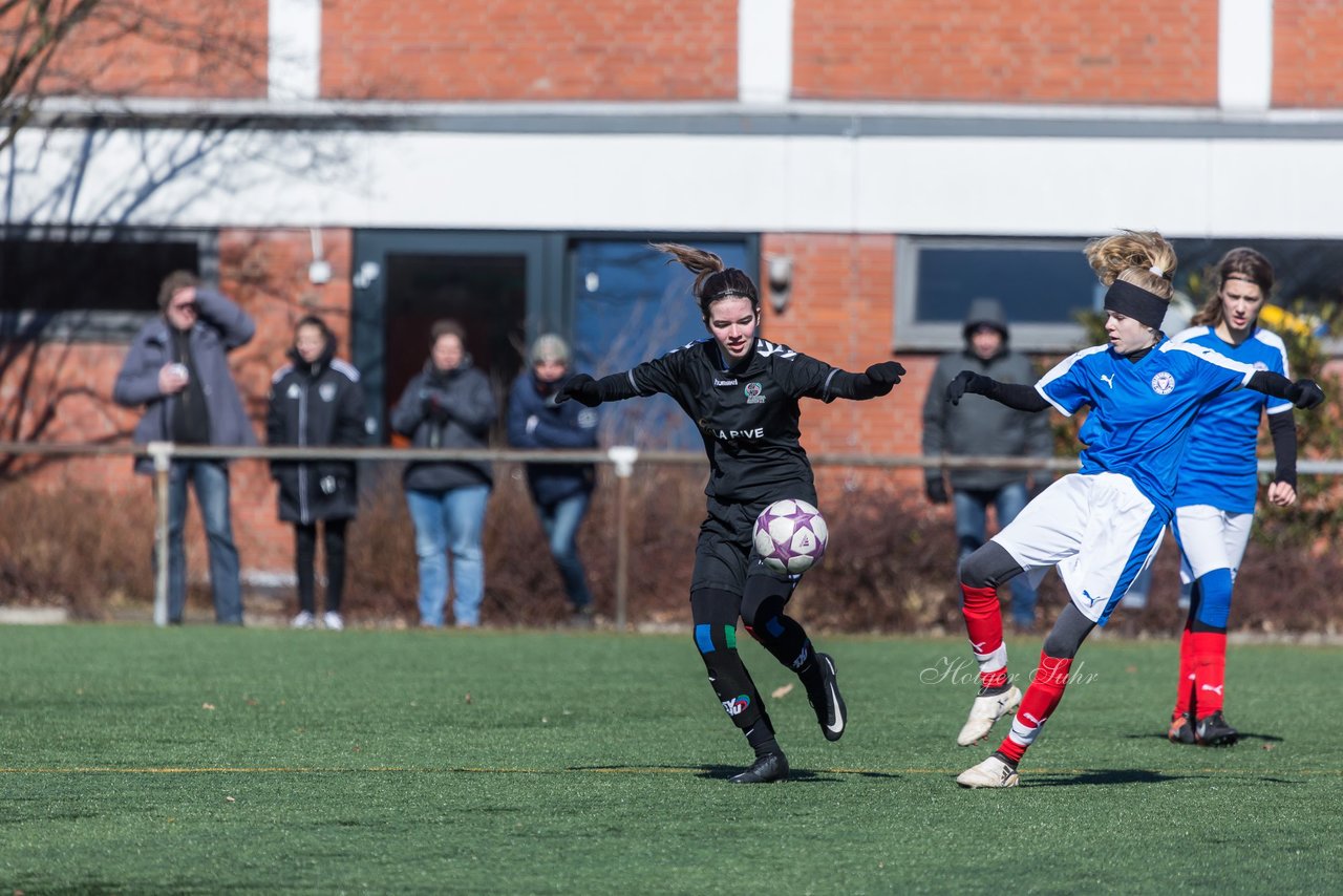 Bild 369 - B-Juniorinnen Halbfinale SVHU - Holstein Kiel : Ergebnis: 3:0